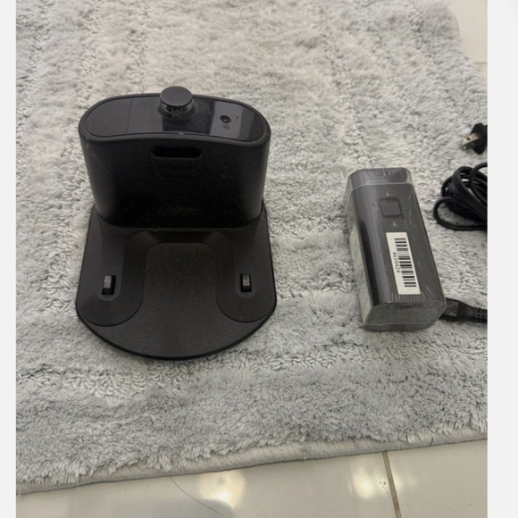 iRobot Roomba 655 Vacuum Cleaning Robot Machine W/charger - Picture 7 of 10